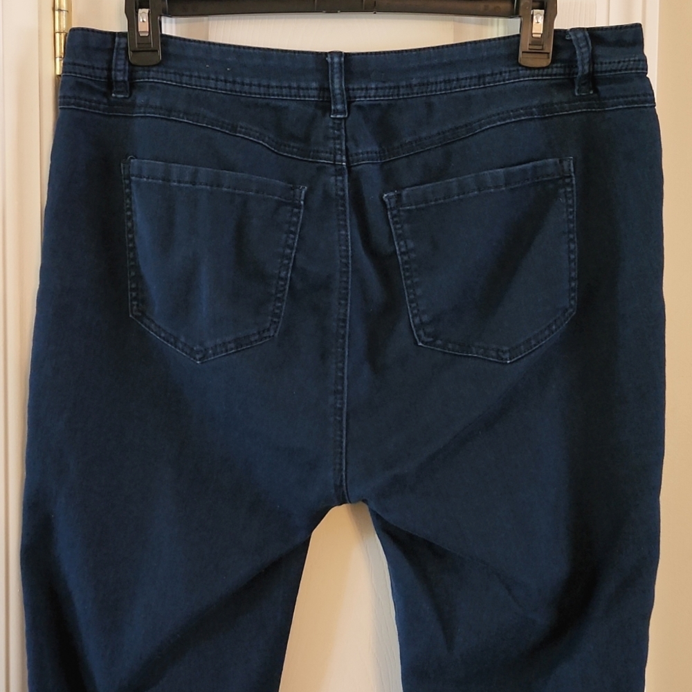 Avenue Skinny Jeans - Size 16 Average